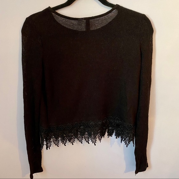 H&M black cropped knit shirt with crochet bottom - Picture 2 of 3